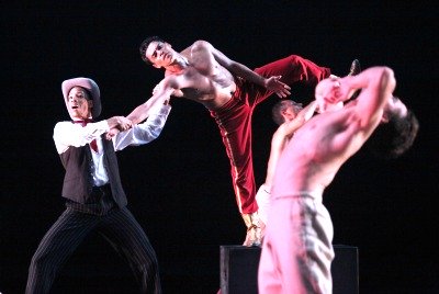 The Limón Dance Company: Daniel Fetecua and other dancers