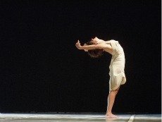 Aeriforme, in what does a contemporary dance choreographer expect?